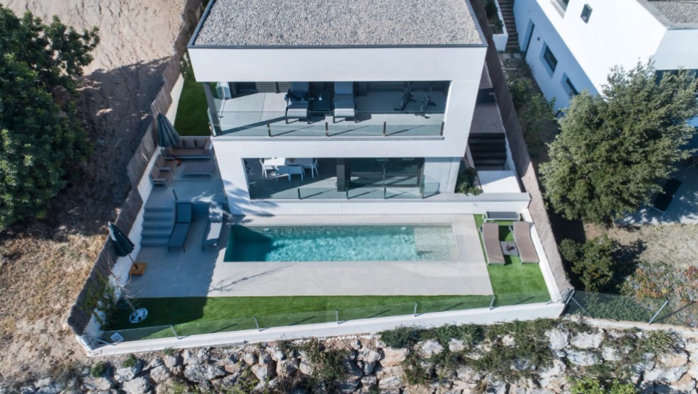 Casa prefabricada de diseño moderno desarrollada mediante un proceso de planificación y renderizado 3D.