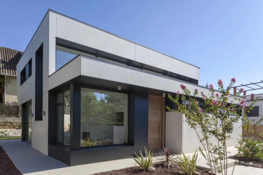Licencias para una casa prefabricada de hormigon y como se ve la obra terminada