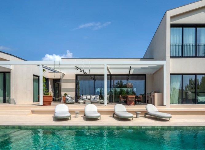 Vivienda prefabricada personalizada de diseño contemporáneo integrada en el entorno